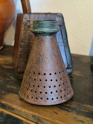 Antiguo espolveador
