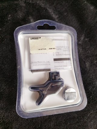 Afinador Aroma AT-300B Clip-on
