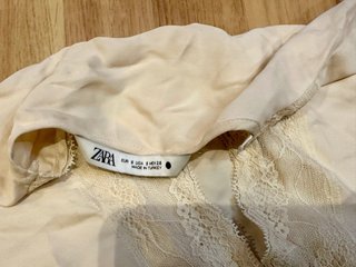 Blusa beige Zara manga larga encaje