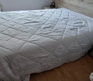 Edredón reversible gris y blanco
