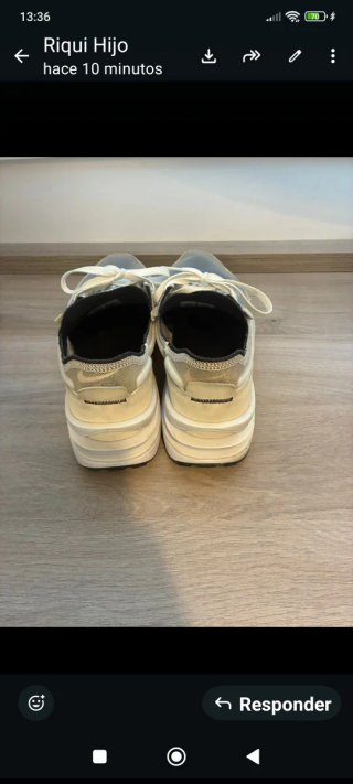 Deportivas Nike Beige y Gris