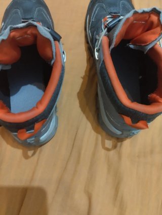 Zapatillas Quechua Negras y Grises