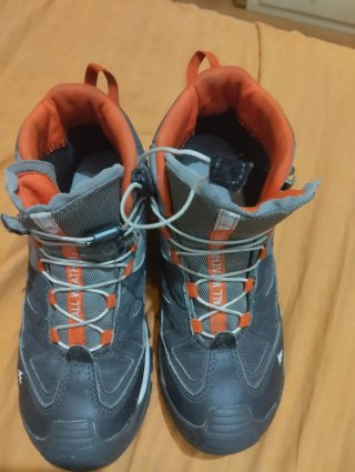 Zapatillas Quechua Negras y Grises