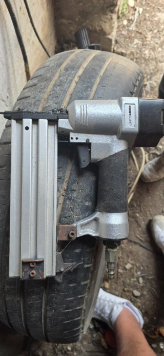 Pistola de clavos neumática Craftman