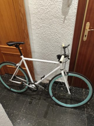 Bicicleta Mint con manillar negro