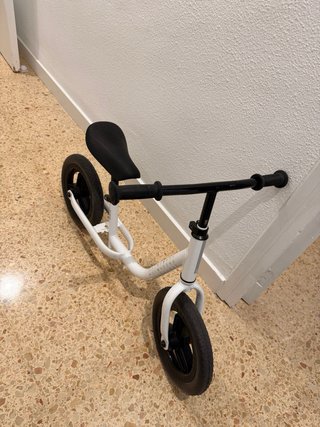 Bici de aprendizaje blanca