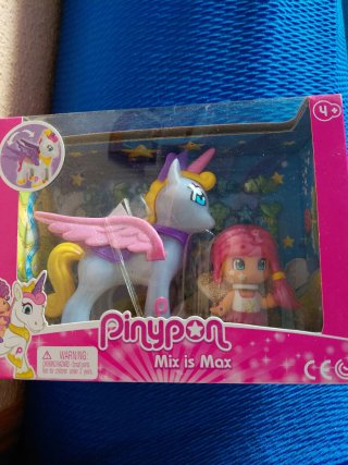 Pinypon Mix is Max Unicornio y Muñeca con su caja