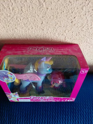 Pinypon Mix is Max Unicornio y Muñeca con su caja