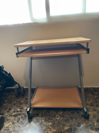 Mesa Ordenador con Ruedas