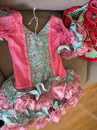 Traje de flamenca rosa y verde