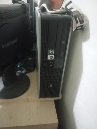 PC Sobremesa HP Plata y Blanco