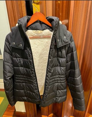 Abrigo Hollister Negro con Capucha