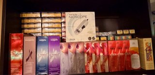 Lote tintes y productos peluquería L'Oréal, Wella