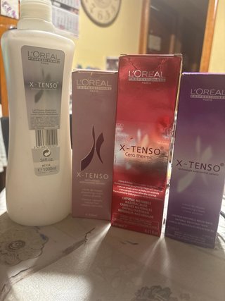 Lote tintes y productos peluquería L'Oréal, Wella
