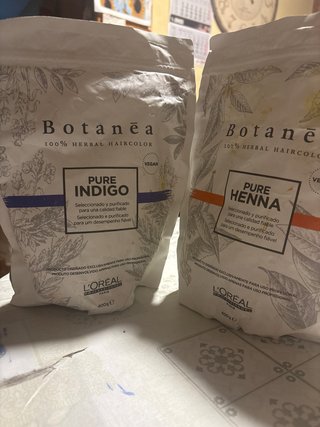 Lote tintes y productos peluquería L'Oréal, Wella