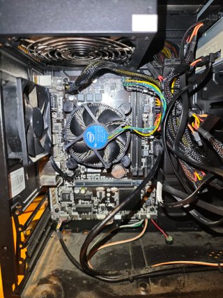 Placa Gigabyte GA-H110M-S2H FUENTE y Procesador i5
