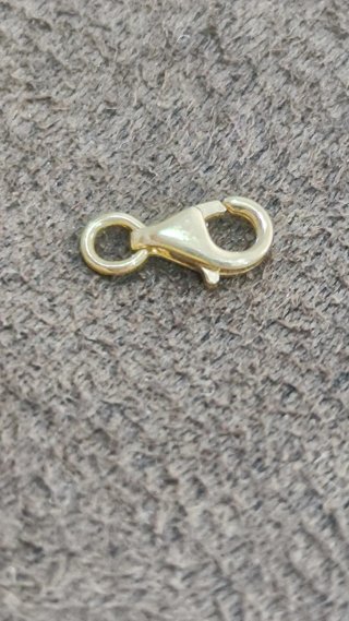 Cierre de oro para cadena nuevo, pequeño.