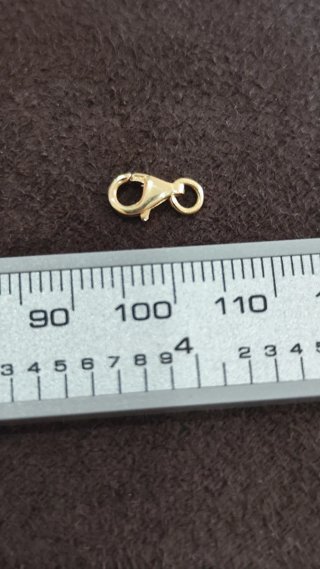 Cierre de oro para cadena nuevo, pequeño.