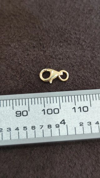 Cierre de oro para cadena nuevo, pequeño.