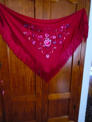 Mantón Flamenco Bordado Morado