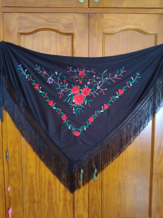 Mantón Flamenco Bordado Morado