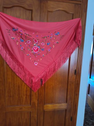Mantón Flamenco Bordado Morado