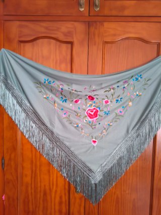 Mantón Flamenco Bordado Morado