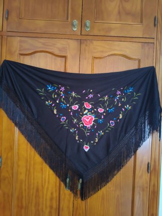 Mantón Flamenco Bordado Morado