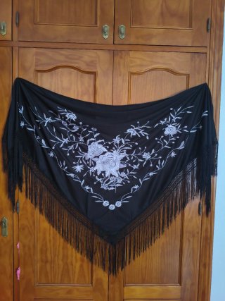 Mantón Flamenco Bordado Morado