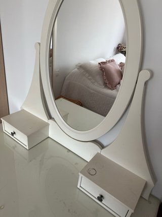 Tocador blanco Ikea con espejo y cajones