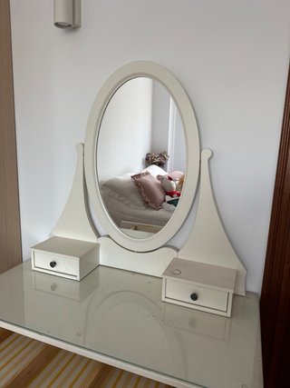 Tocador blanco Ikea con espejo y cajones
