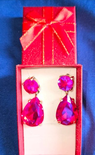 Pendientes grandes con piedras rosas y rojas