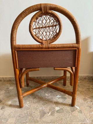 Mesita de noche de mimbre con cajón