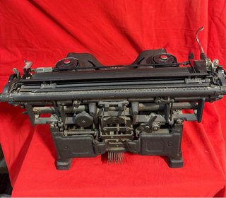 Máquina de escribir Hispano-Olivetti M40, AÑOS 30