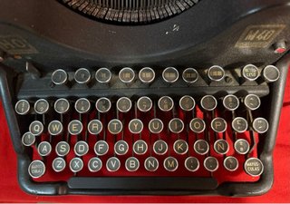 Máquina de escribir Hispano-Olivetti M40, AÑOS 30