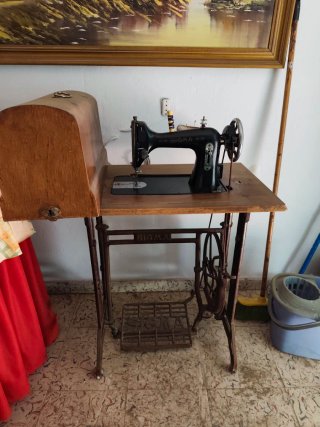 Máquina de coser SIGMA antigua