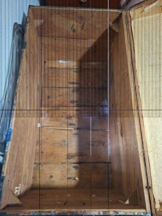 Baúl antiguo de madera, metal