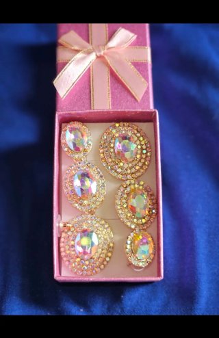 Pendientes grandes dorados con piedras multicolor