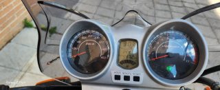 Honda CBF 250 Naked Roja y Negra