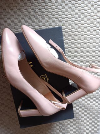 Zapatos Massimo Dutti tacón ancho pulsera rosa