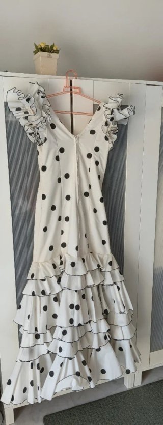 Traje de flamenca blanco y negro