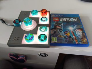 Lego Dimensions PS4 NFC Reader + Tokens