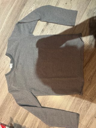 Camiseta gris manga larga