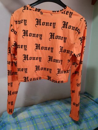 Camiseta SHEIN naranja con estampado Honey
