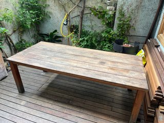 Tavolo da giardino grande in legno