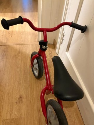 Bicicleta sin pedales Chicco Roja