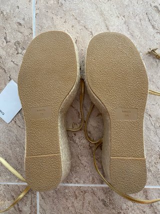 NUEVAS Sandalias doradas cuña Talla 39