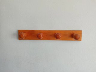 Perchero de madera con 5 ganchos