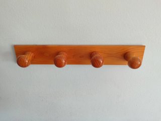 Perchero de madera con 5 ganchos