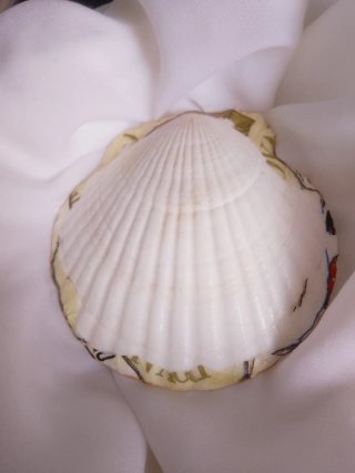 Capasanta decorata con carte da gioco